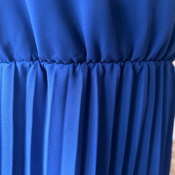 BCBGeneration blue mini dress v neck line - Picture 3 of 8